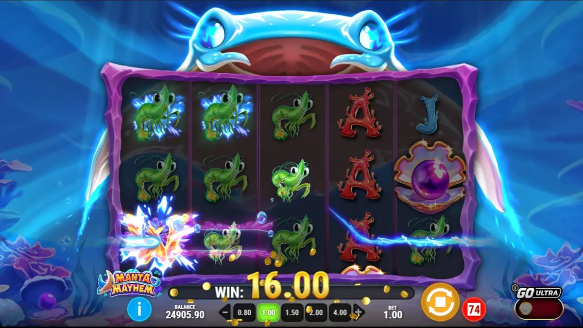 Tampilan visual slot Manta Mayhem dengan latar belakang terumbu karang dan ikan pari biru.